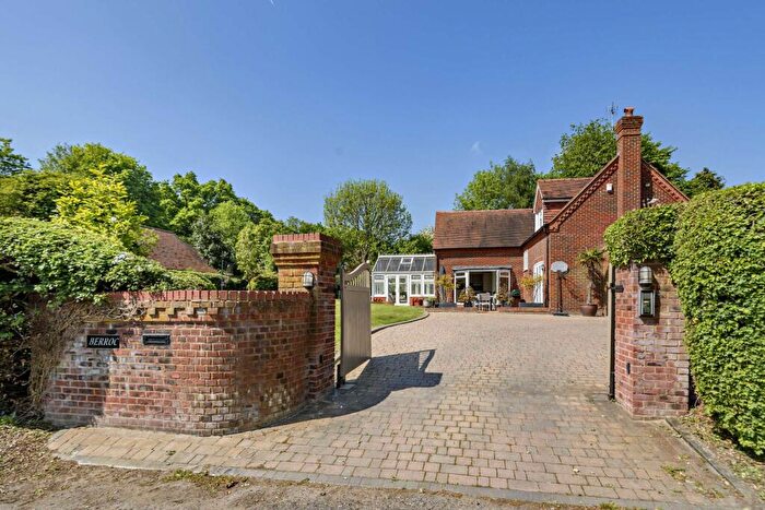 4 Bedroom Detached House For Sale In Upper Basildon, Reading, Berkshire, RG8
