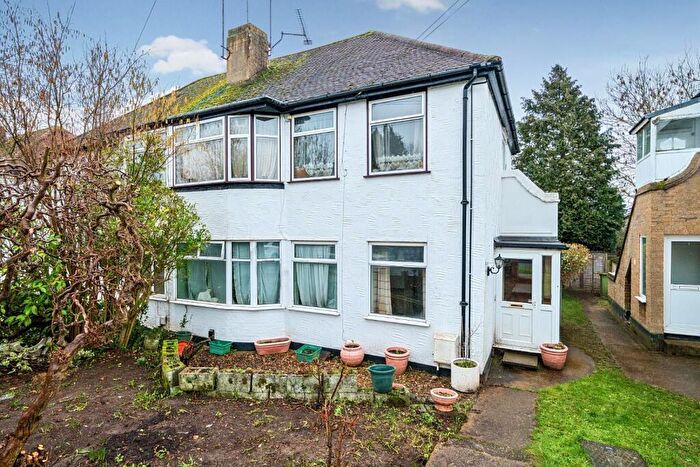 2 Bedroom Flat For Sale In Barnesdale Crescent, Orpington, BR5