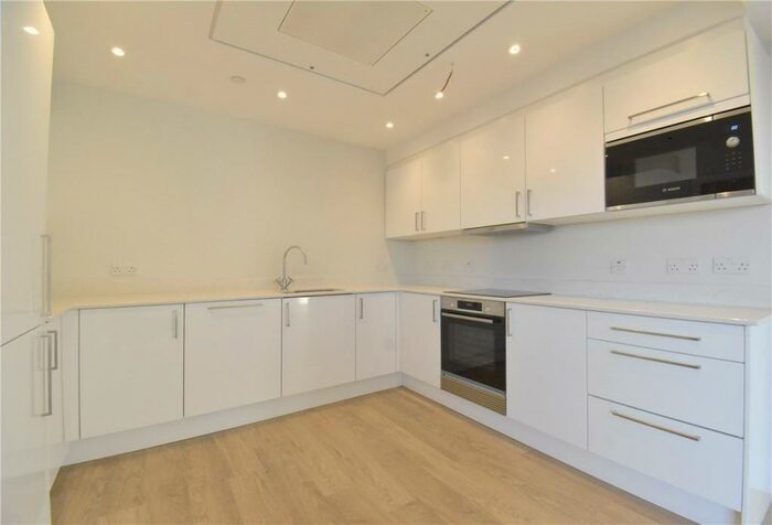 3 Bedroom Apartment To Rent In Grosvenor Court, Woodlark Road, Cambridge, CB3