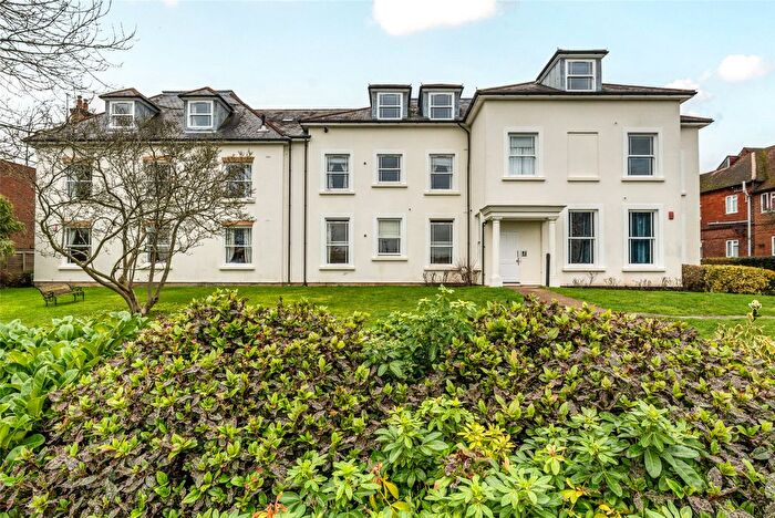 1 Bedroom Flat For Sale In Ladbroke Road, Redhill, Surrey, RH1