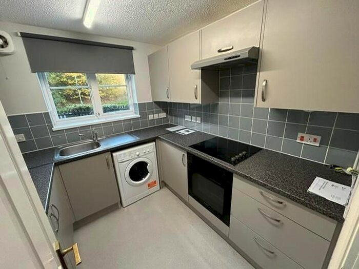 2 Bedroom Flat To Rent In Thatcham, Berkshire, RG18
