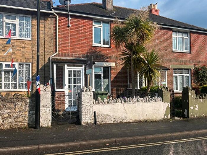 2 Bedroom House To Rent In Oakfield High Street, PO33