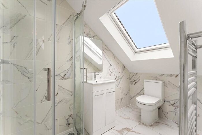 1 Bedroom Flat To Rent In Woodside Close, Surbiton, KT5