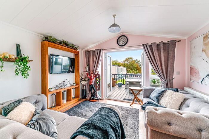 2 Bedroom Park Home For Sale In Lower Norton Lane, Kewstoke - Quality Park Home, BS22