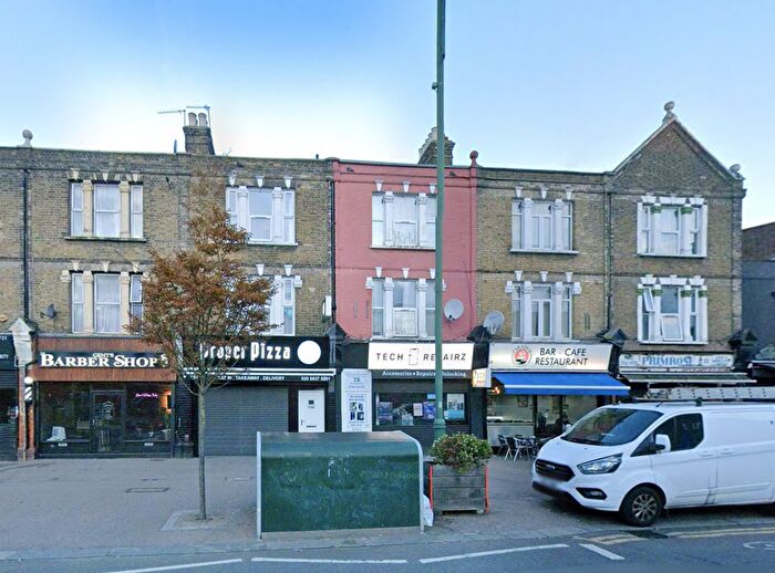 3 Bedroom Flat To Rent In High Road Leytonstone, London, E11