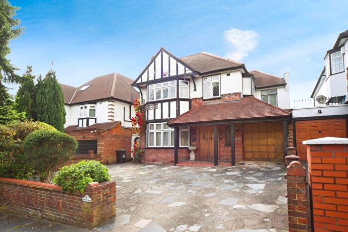 5 Bedroom Detached House For Sale In Powys Lane, London, N14