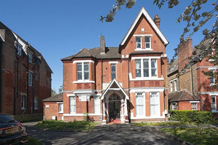 2 Bedroom Flat For Sale In Leigham Court Road, Streatham Common, SW16