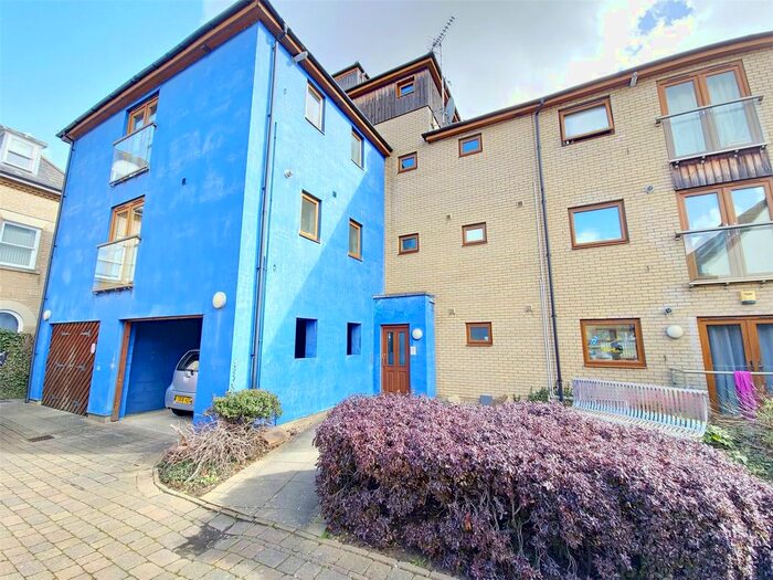 1 Bedroom Flat To Rent In Farthing Court, Broomfield Road, Chelmsford, Essex, CM1
