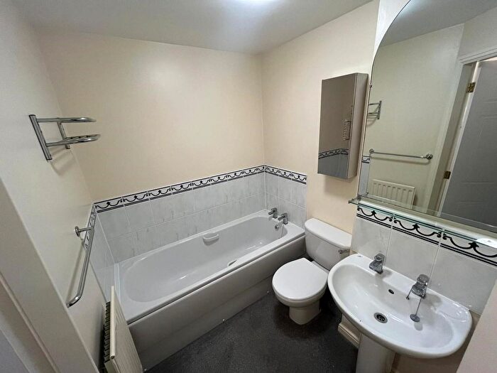2 Bedroom Flat To Rent In Cygnet Drive, Tamworth, Staffordshire, B79
