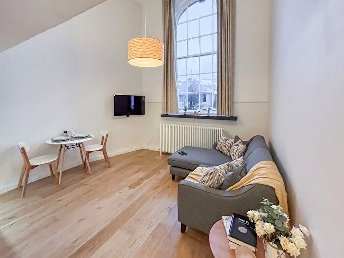 1 Bedroom Flat To Rent In Flat, Mcdonald Road, Broughton, Edinburgh, EH7