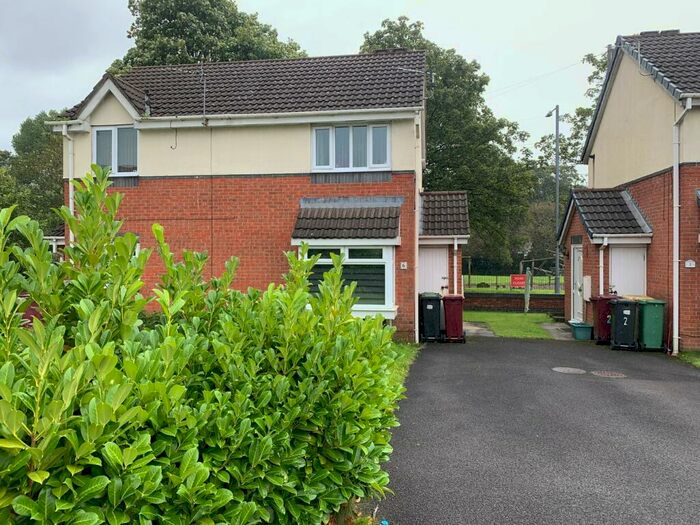 2 Bedroom Maisonette To Rent In Stanford Close, Radcliffe, Manchester, M26