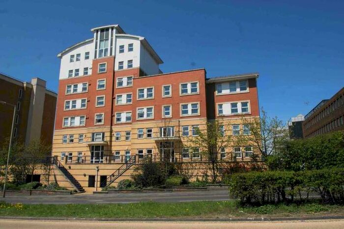 2 Bedroom Apartment To Rent In The Spires, Selden Hill, HP2