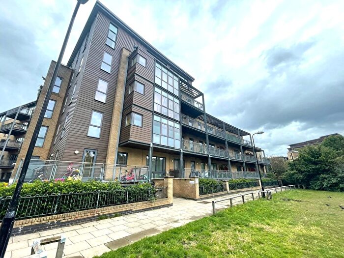 2 Bedroom Flat To Rent In Walnut Court, Clapton, E5