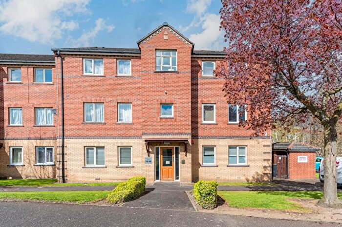 2 Bedroom Flat For Sale In Manor Oaks Gardens, Sheffield, S2