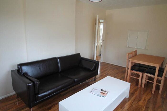1 Bedroom Flat To Rent In Cross Road, Romford, Essex, RM7