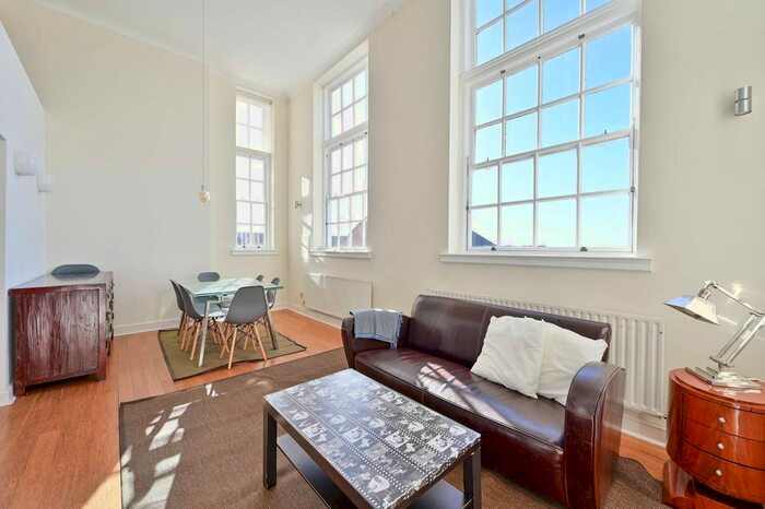 2 Bedroom Flat To Rent In Southey Road, Wimbledon, London, SW19