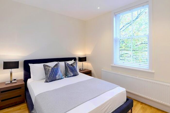 3 Bedroom Flat To Rent In King Street, Ravenscourt Park, London, W6