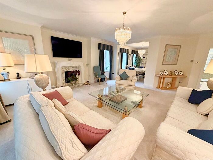 3 Bedroom Flat For Sale In Booth Road, Altrincham, WA14