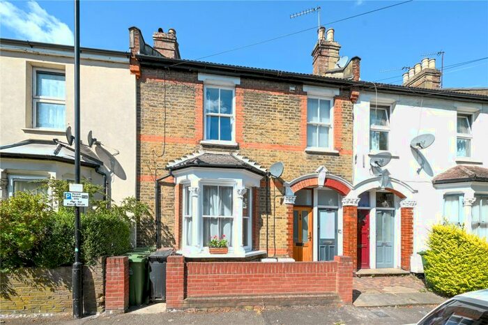 2 Bedroom Flat To Rent In Brighton Avenue, Walthamstow, London, E17