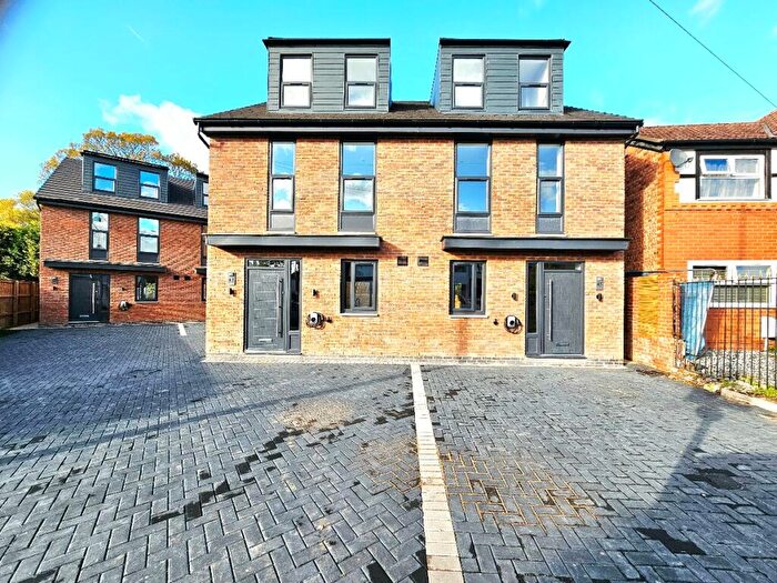 4 Bedroom Semi Detached House For Sale In Woodlands Drive, Offerton, Stockport, SK2