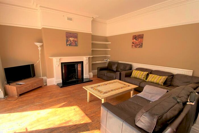 2 Bedroom Semi-Detached House To Rent In Hamilton Drive, The Park, Nottingham, NG7