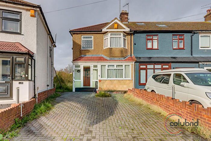 3 Bedroom Semi Detached House For Sale In Palmerston Road, Grays, RM20