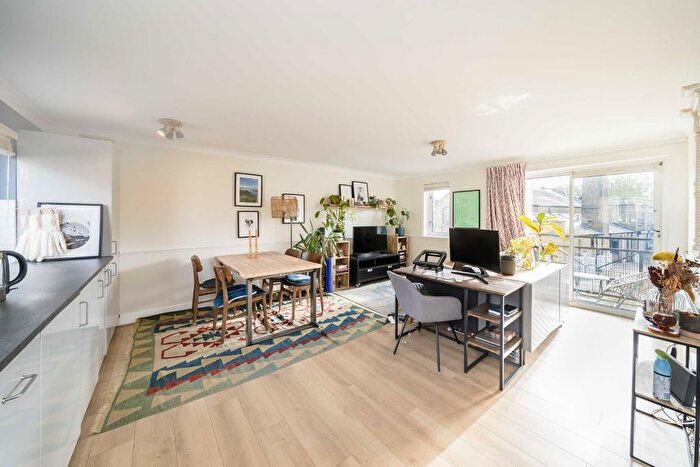 1 Bedroom Flat To Rent In Royal Victor Place, Old Ford Road, London, E3