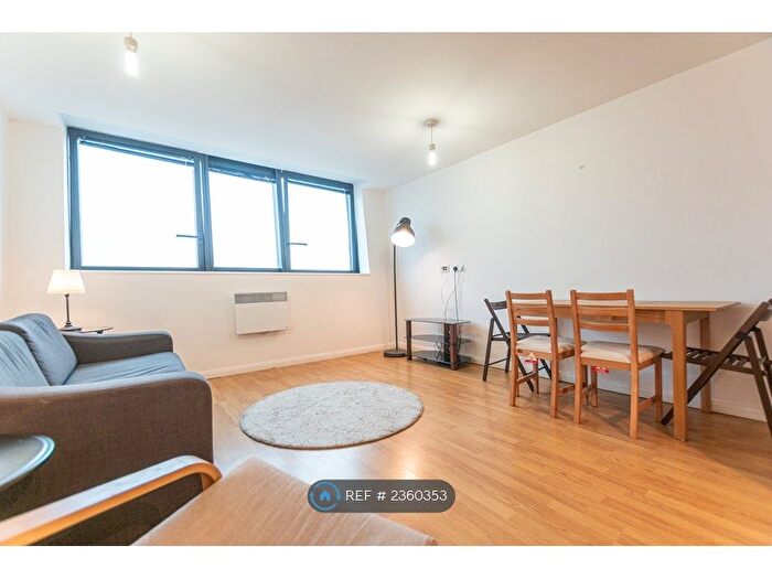 2 Bedroom Flat To Rent In Mann Island, Liverpool, L3