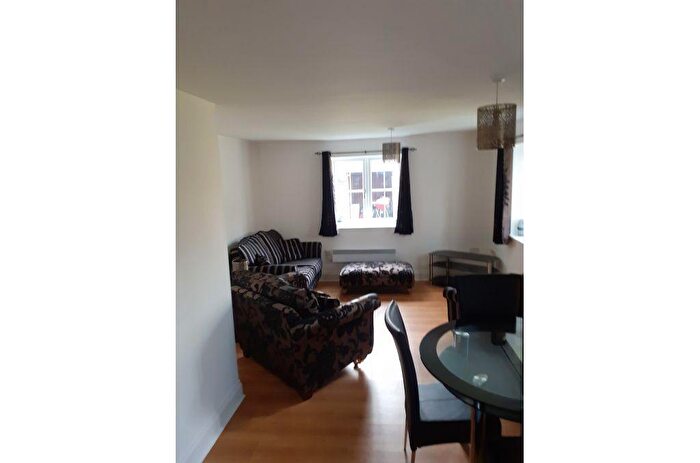 2 Bedroom Flat To Rent In Glendale Court, Kings Street Lane, Winnersh, Reading, RG41