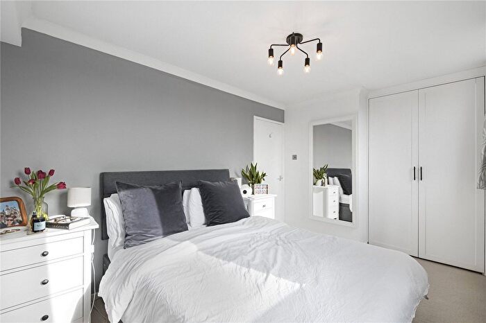 1 Bedroom Flat For Sale In Hanson Close, London, SW12