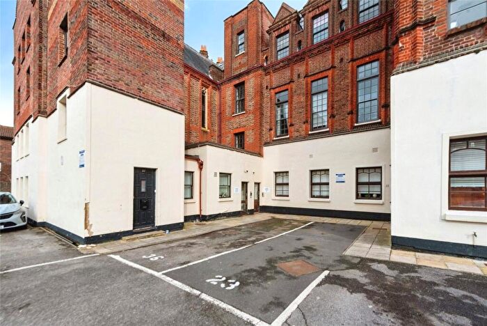 1 Bedroom Flat For Sale In Lawrence Road, Southsea, Hampshire, PO5