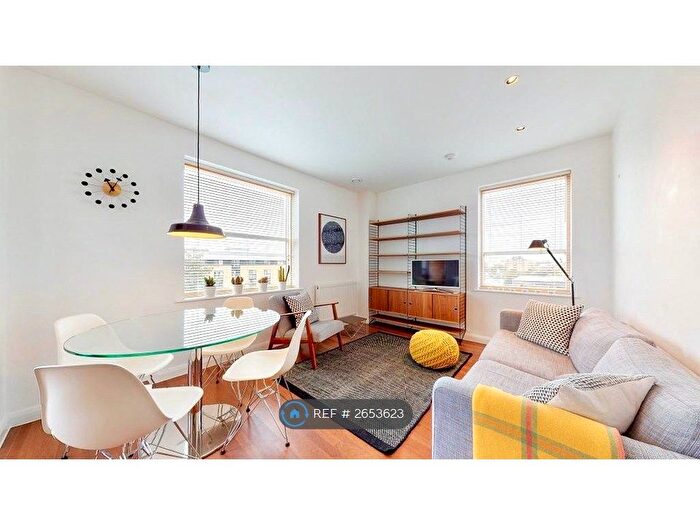 1 Bedroom Flat To Rent In Burbage House, London, N1