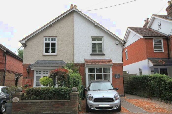 3 Bedroom Semi-Detached House To Rent In Cookham, SL6