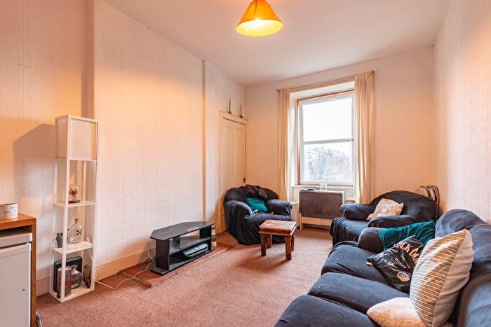 1 Bedroom Flat To Rent In L St Peters Place, Edinburgh, EH3