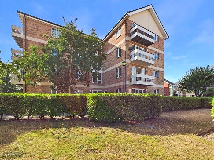 2 Bedroom Flat To Rent In Branagh Court, Oxford Road, Reading, Berkshire, RG30