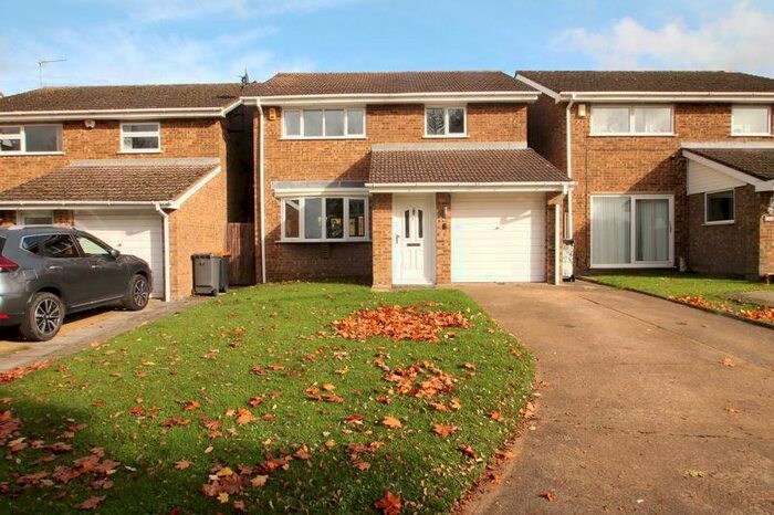 4 Bedroom Detached House To Rent In Crosslands, Caddington, LU1