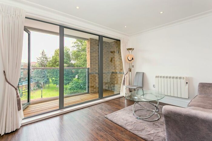 2 Bedroom Flat To Rent In Acre Passage, Windsor, SL4