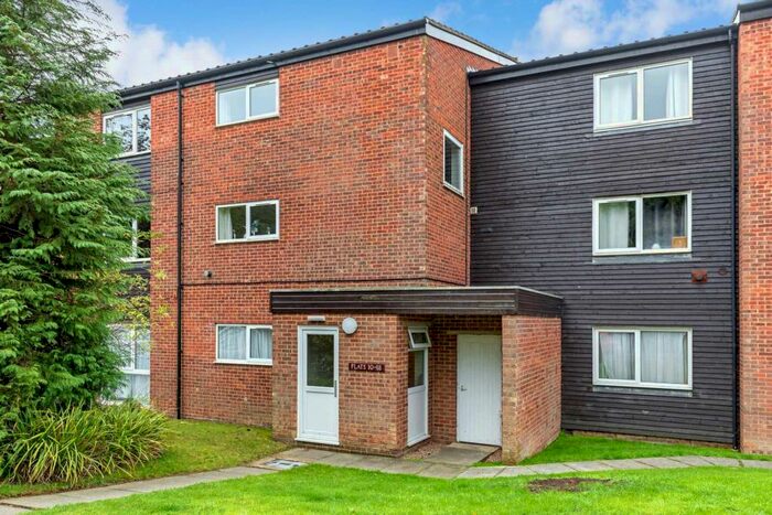 1 Bedroom Flat To Rent In Gilligan Close, Horsham, RH12