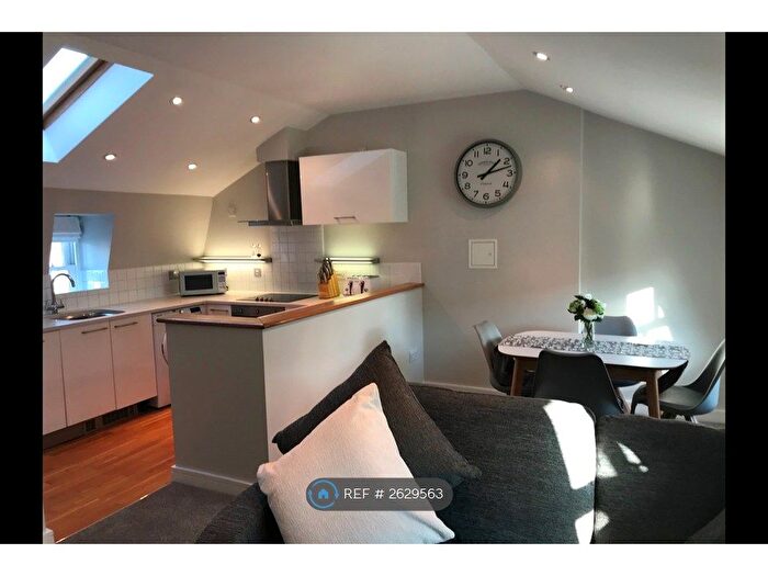 2 Bedroom Flat To Rent In The Yard, London, N1