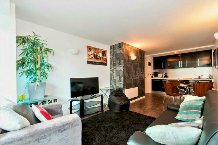 2 Bedroom Apartment To Rent In Whitehall Waterfront, Riverside Way, LS1