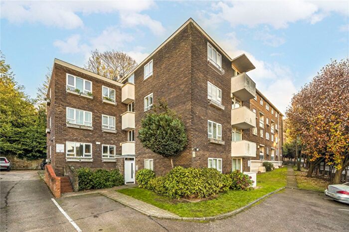 3 Bedroom Flat To Rent In Blackheath Hill, Greenwich, SE10