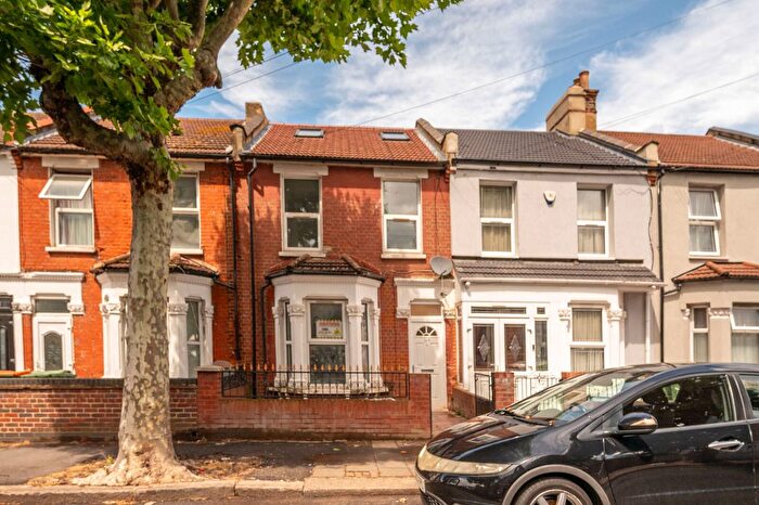 6 Bedroom Flat To Rent In South Esk Road, Forest Gate, London, E7