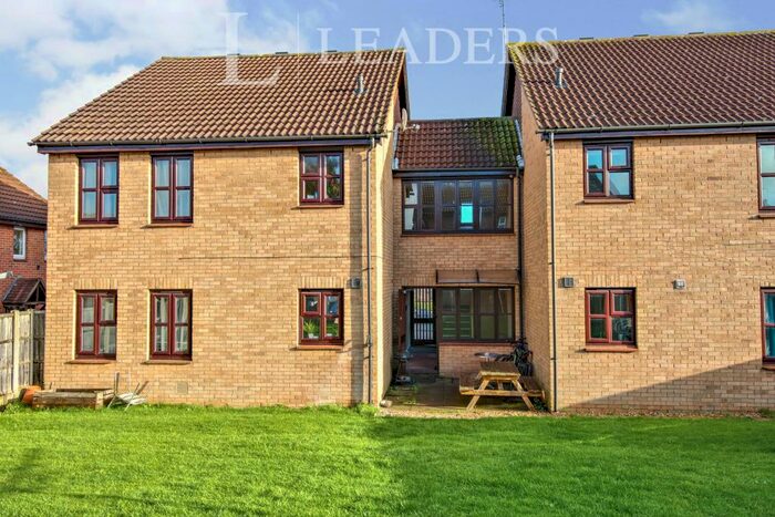 Studio To Rent In Sudeley Gardens, Hockley, SS5