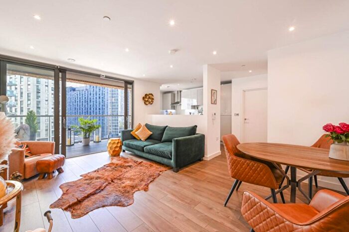 3 Bedroom Flat For Sale In Heritage Tower, Isle Of Dogs, London, E14