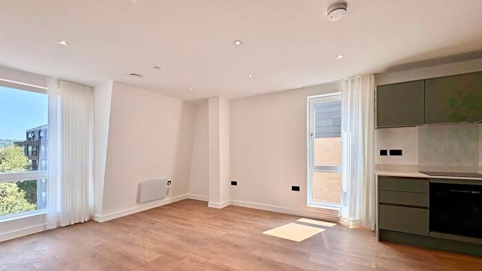 1 Bedroom Flat To Rent In Windsor Bridge Road, Bath, BA2