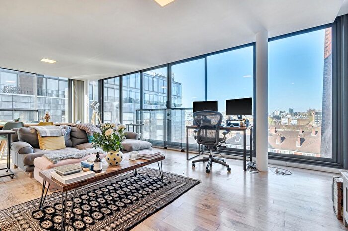 2 Bedroom Flat For Sale In Green Walk, London, SE1