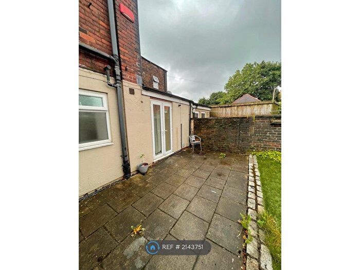 1 Bedroom Flat To Rent In Clarence Street, Royton, Oldham, OL2