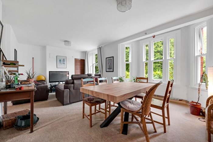 3 Bedroom Flat To Rent In Highbury Grange, London, N5