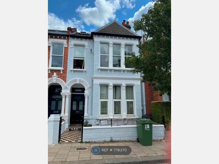 2 Bedroom Flat To Rent In Edgeley Road, London, SW4