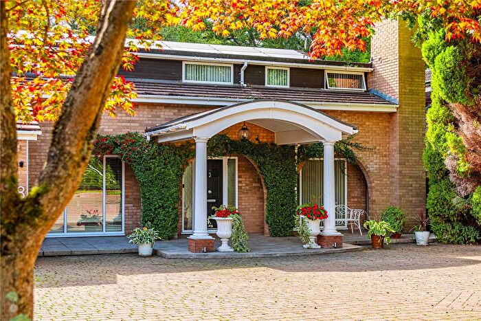 5 Bedroom Detached House For Sale In Oakway, Studham, Central Bedfordshire, LU6